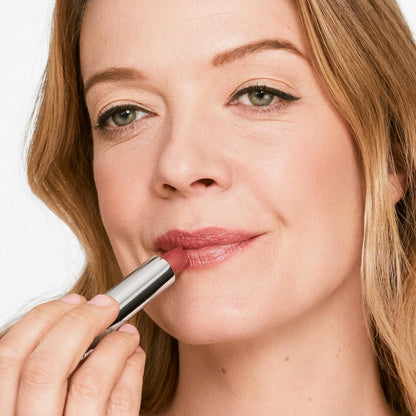 Clinique Dramatically Different™ Lipstick Shaping Lip Colour | Feuchtigkeitsspendender Lippenstift Mit Pflege | Intensiv & Pflegend